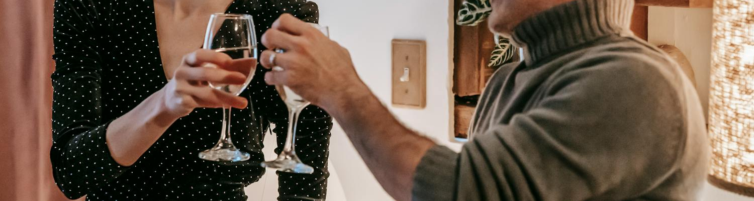 Two people drinking, risking feeling depression after drinking. 